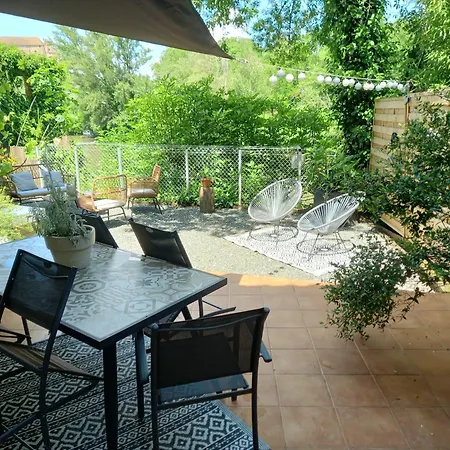 Abelia Avec Extérieur * Lavaur (Tarn)